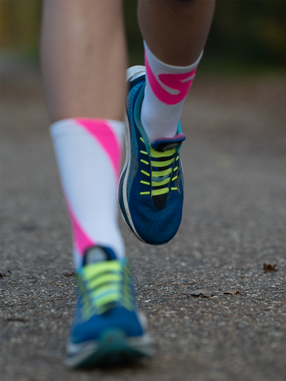 SUSPENSE RUNNING & CYCLING SOCKS: BIG PINK